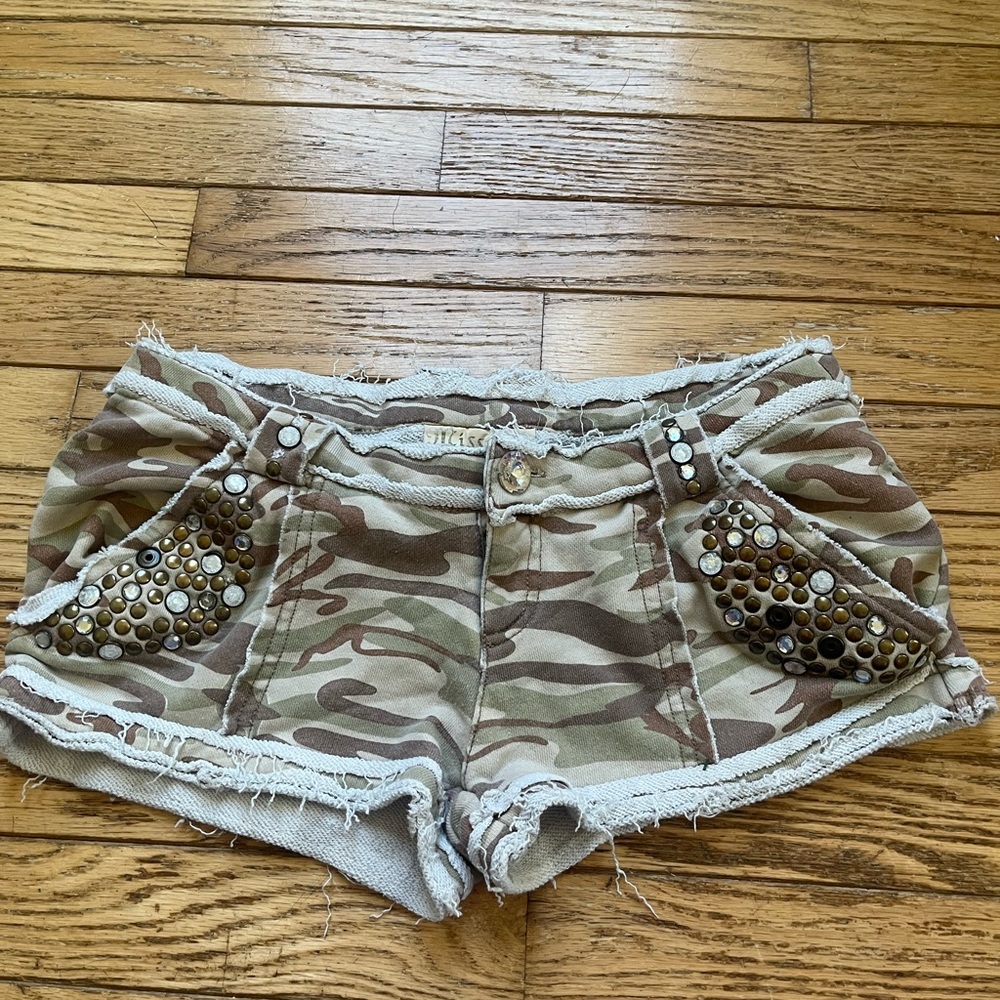 Y2k miss me camo shorts